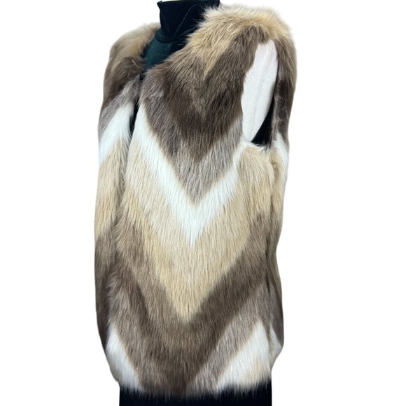 Skies Are Blue Womens M Faux Fur Chevron Vest Winter Coat Neutral Beige Brown - Picture 4 of 11